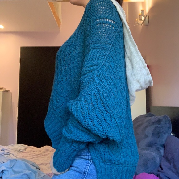 knitted sweater with gray hoodie - Picture 2 of 3